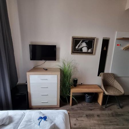 Sleeping Sailor Boutique Hotel Siofok Ngoại thất bức ảnh