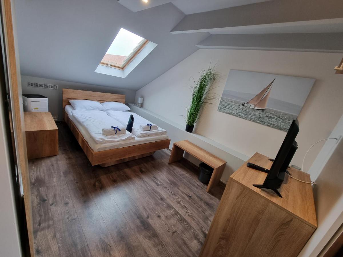 Sleeping Sailor Boutique Hotel Siofok Ngoại thất bức ảnh