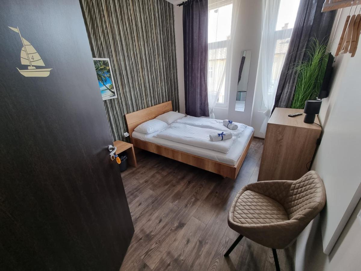 Sleeping Sailor Boutique Hotel Siofok Ngoại thất bức ảnh